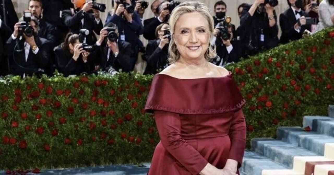 ヒラリークリントンのメットガラ2022ドレスには秘密の刺繡｜sinnerman｜note