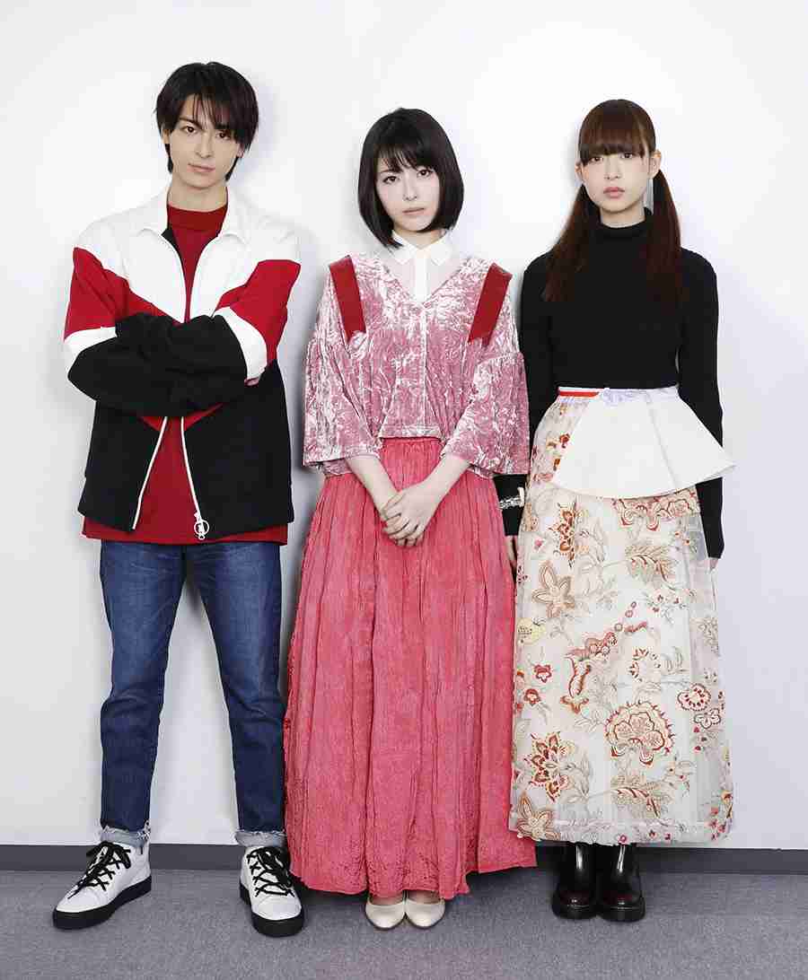 長澤まさみ「ウルトラ風真っ赤なブーツ」で放った圧倒的オーラ！