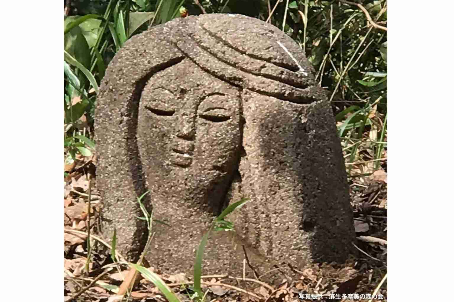 森で偶然発見されたミステリアスな“女神像” これぞ令和の「七不思議」だ…