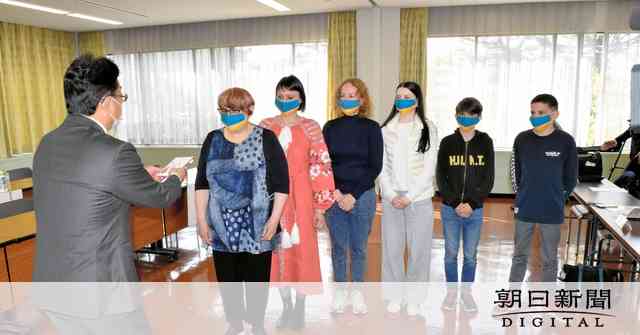 桐生市がウクライナからの避難者に支援金　50万円を手渡し [ウクライナ情勢]：朝日新聞デジタル