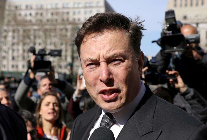 マスク氏、詐欺容疑かけた米ＳＥＣ職員を「ろくでなし」と非難 | ロイター