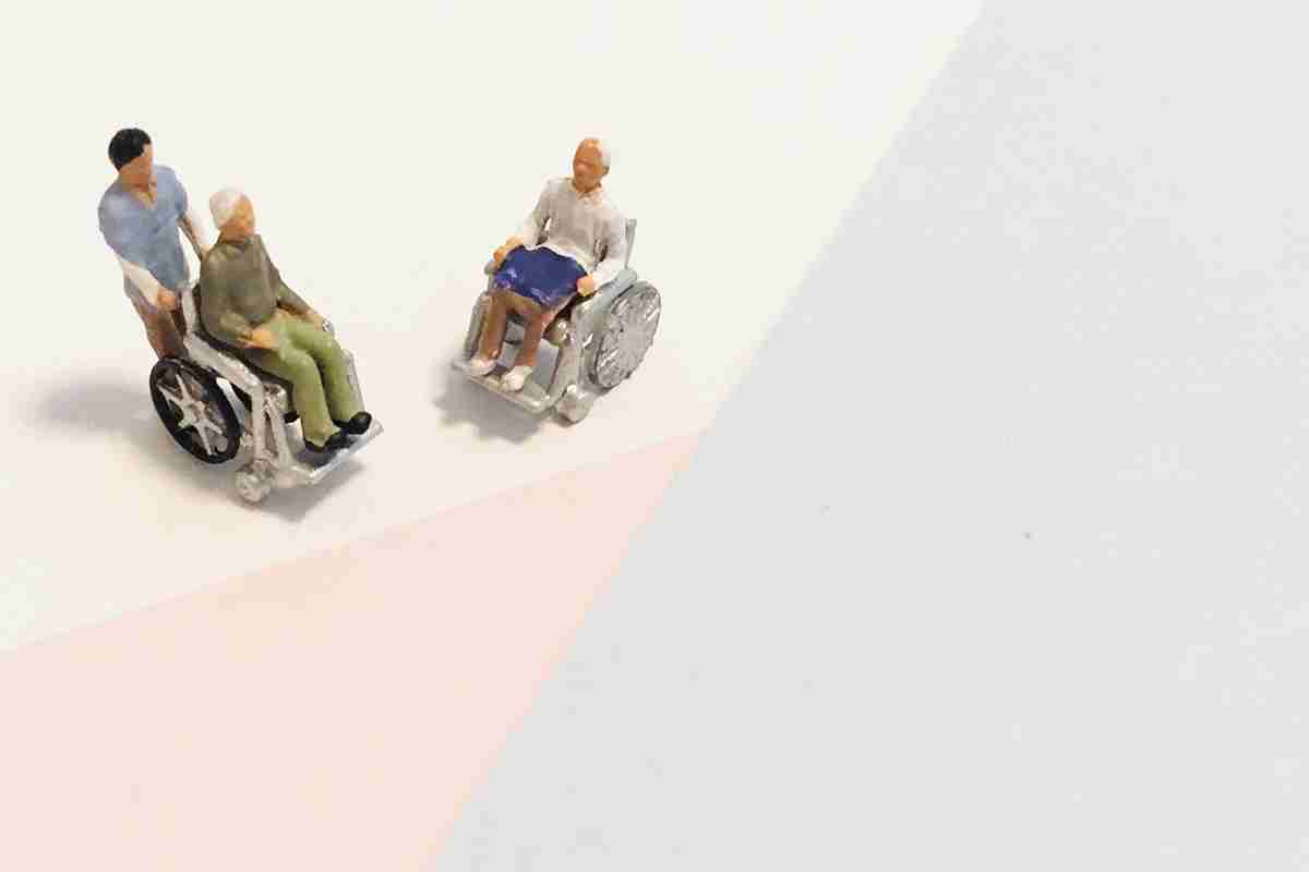 祖父母と両親は孫が介護する時代へ 「老老老介護」が家族崩壊を招く悲劇 | マネーポストWEB