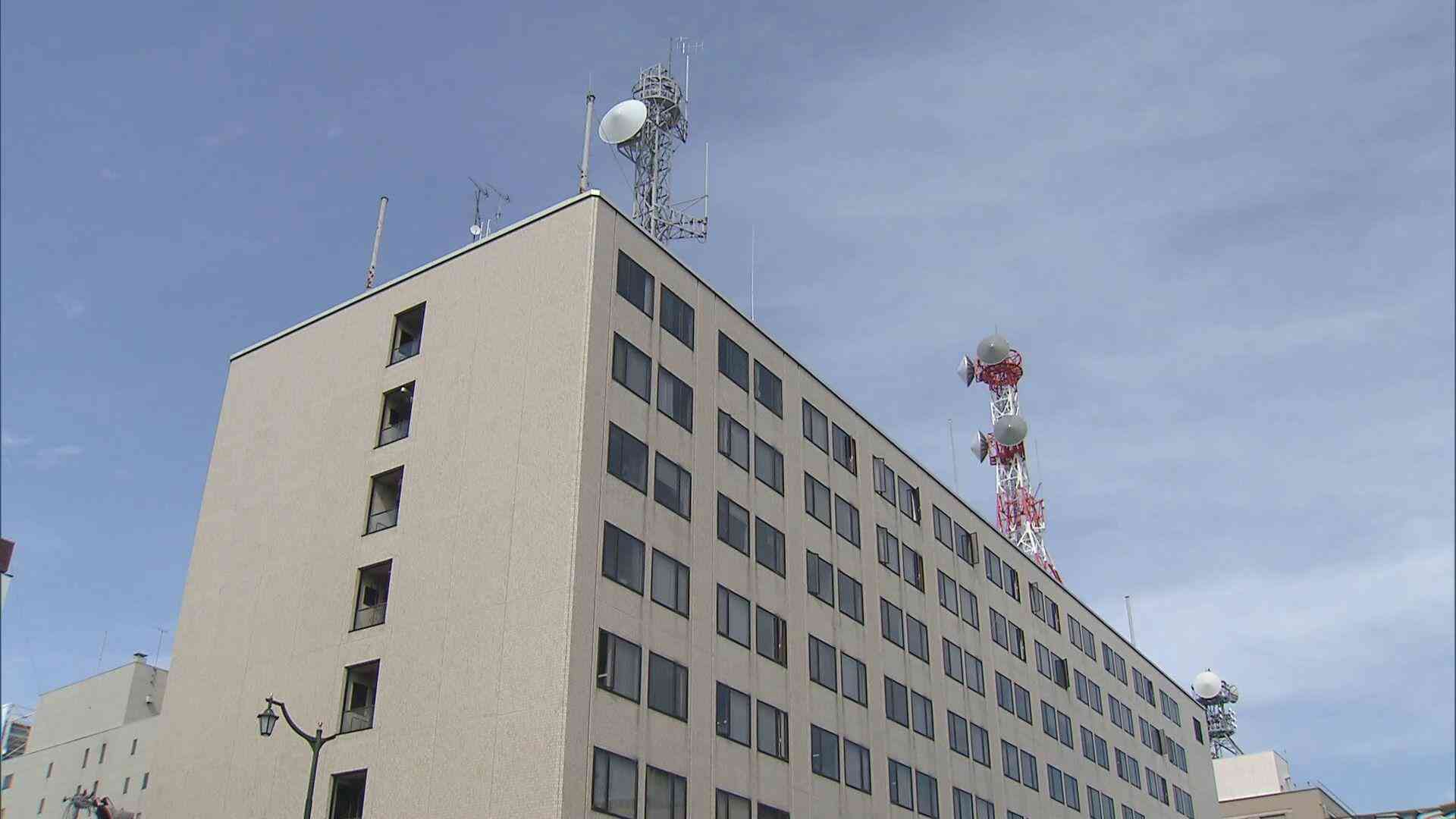 捜査車両内でキスや抱擁　青森県警が警察官2人を減給処分（ABA青森朝日放送） - Yahoo!ニュース