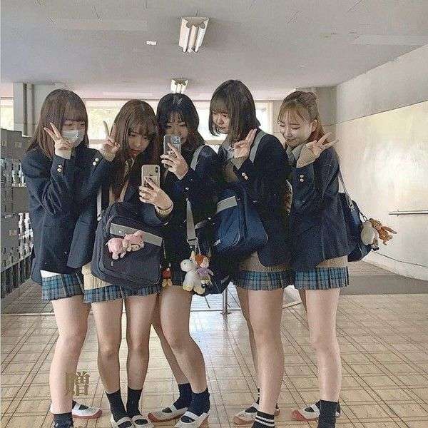 「私だってスカートをこんなに短くしたくない」大人にはわからない…女子高生が短いスカートをはく本当の理由