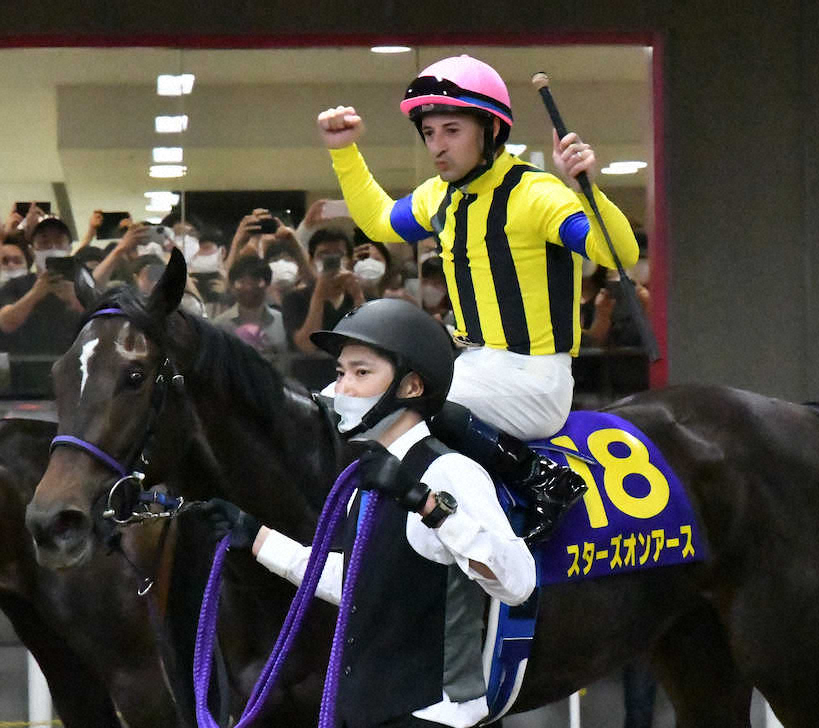 桜花賞＆オークス2冠牝馬スターズオンアース　右前第1指骨を剥離骨折 - スポニチ競馬Web