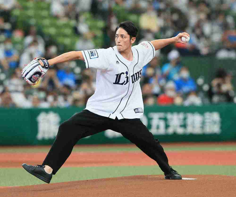 始球式に登場「玉木宏」がトレンド入り ネット絶賛「投球フォームもカッコいい」「左投げだったのか」