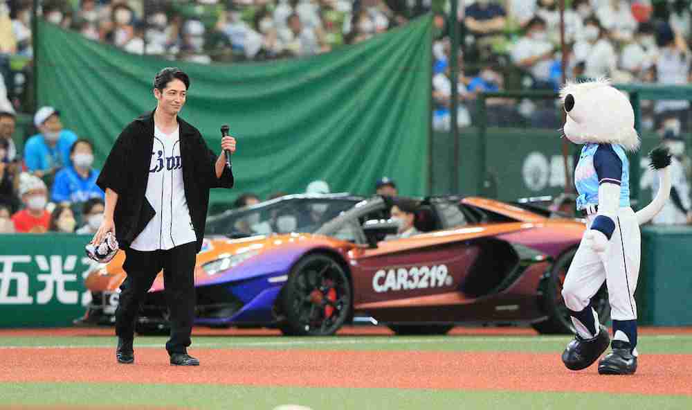 始球式に登場「玉木宏」がトレンド入り ネット絶賛「投球フォームもカッコいい」「左投げだったのか」