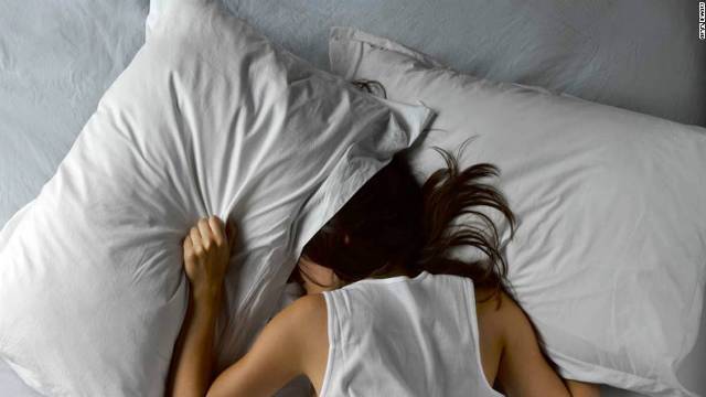 CNN.co.jp : 睡眠不足だとジャンクフードが欲しくなる、科学的理由があった？