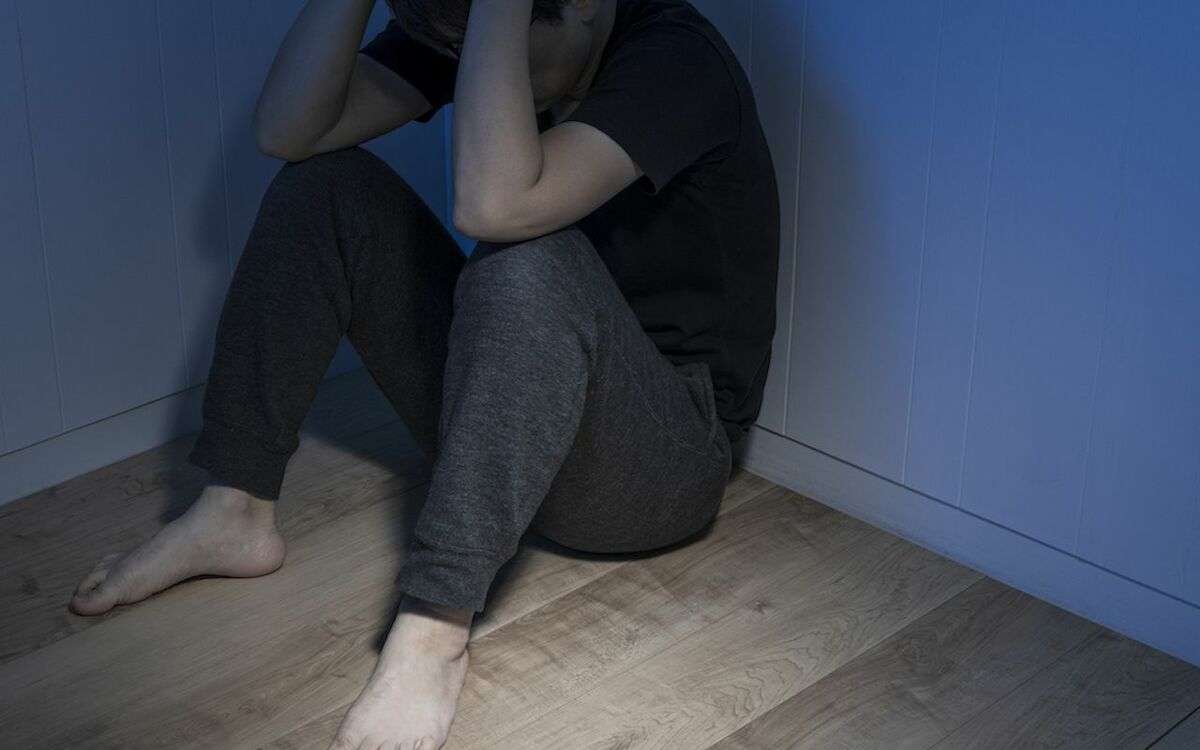 「人里離れた研修所に10日間も缶詰にされました」会社員の精神を蝕む“ブラック研修”が横行する理由、「リストラ手段として必要」との声も | 文春オンライン