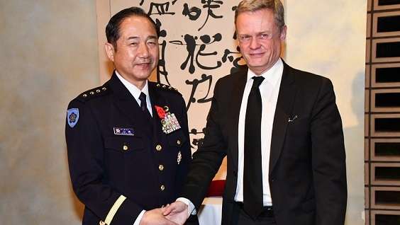自衛隊の山崎幸二統合幕僚長がレジオン・ドヌール勲章を受章 - La France au Japon