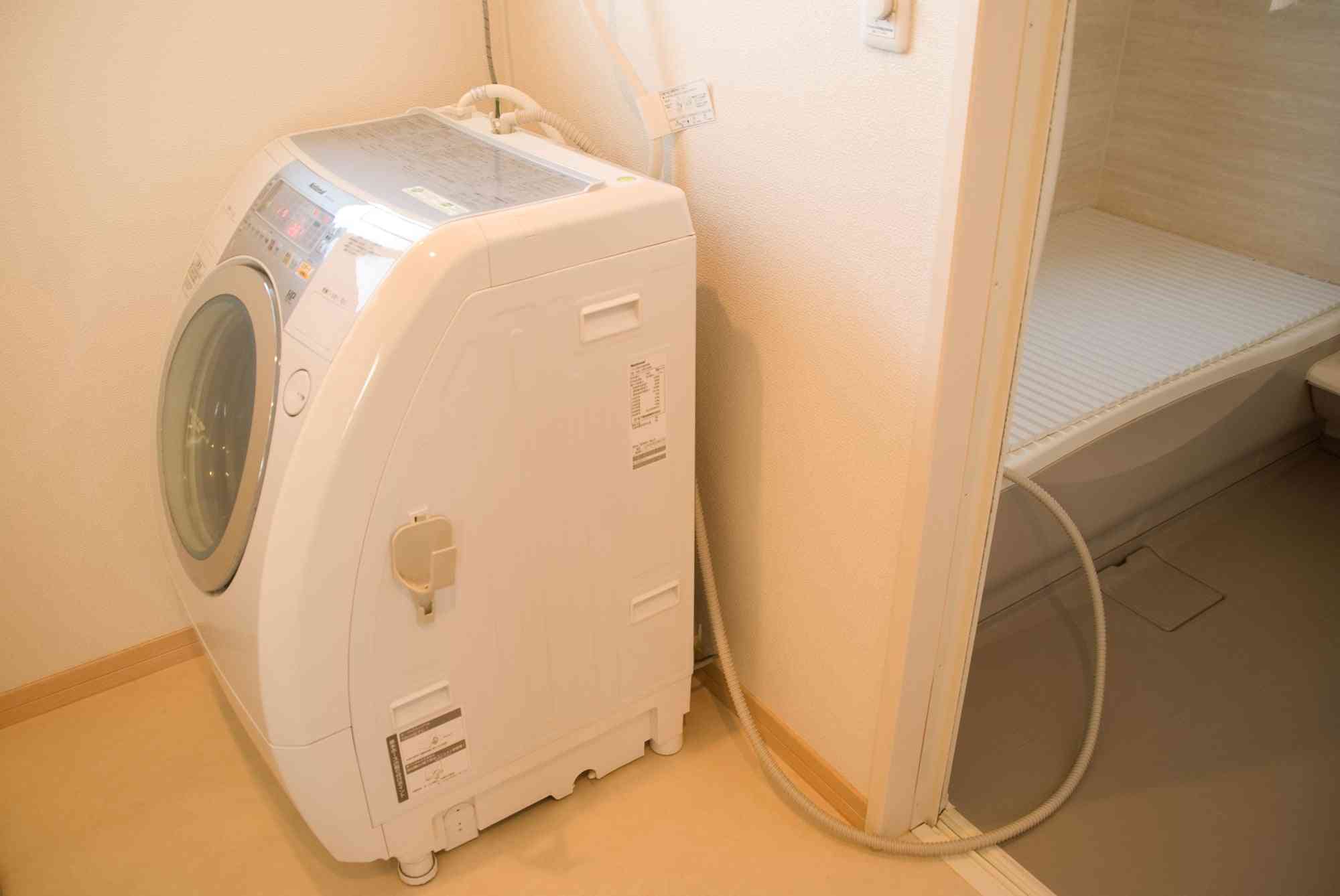 ＜お風呂の残り湯＞洗濯に使いたいけど雑菌が心配……「すすぎ」に使わなければOK！？ | ママスタセレクト