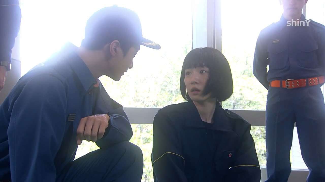 チャンネル変えたい - ハコヅメ〜たたかう！交番女子〜  Cast: 戸田恵梨香, 永野芽郁, 三浦翔平, 山田裕貴, 西野七瀬, ムロツヨシ, 平山祐介, 千原せいじ, 渕野右登 - YouTube