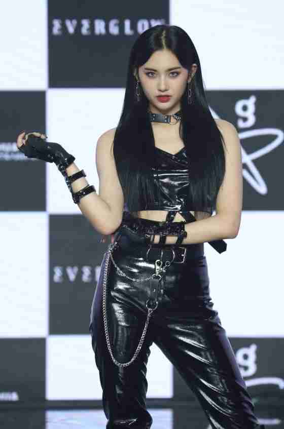 韓国でアイドル活動の宮脇咲良、印象激変の最新ショットが大反響