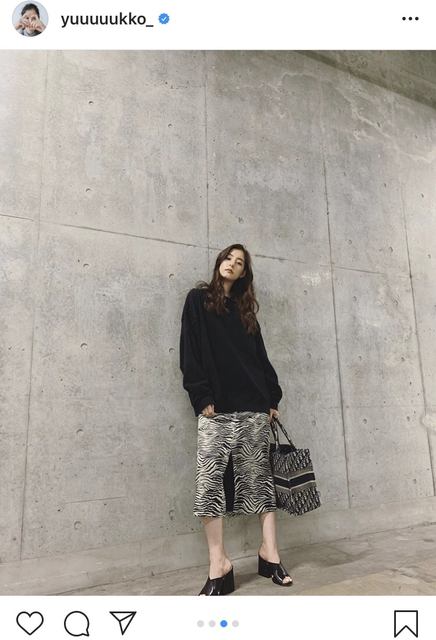 新木優子の私服が話題　「腰の位置が異常に高い」「常人には着こなせない」「いったい何頭身なの」