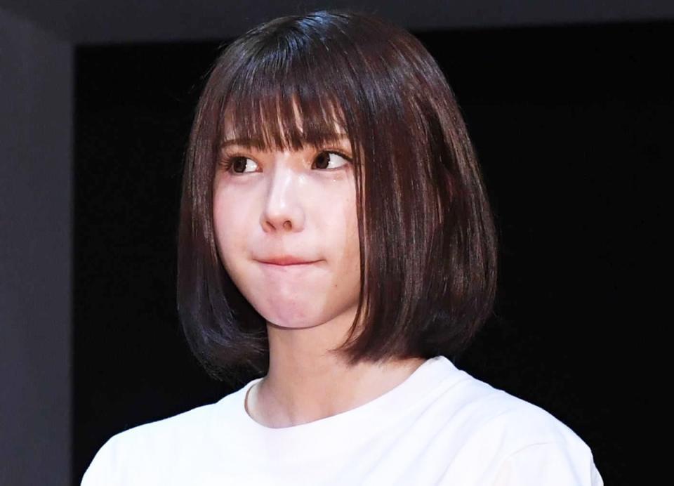えなこ「呼び出し先生」で母の「トラウマ」言葉告白　セーラー服で出演