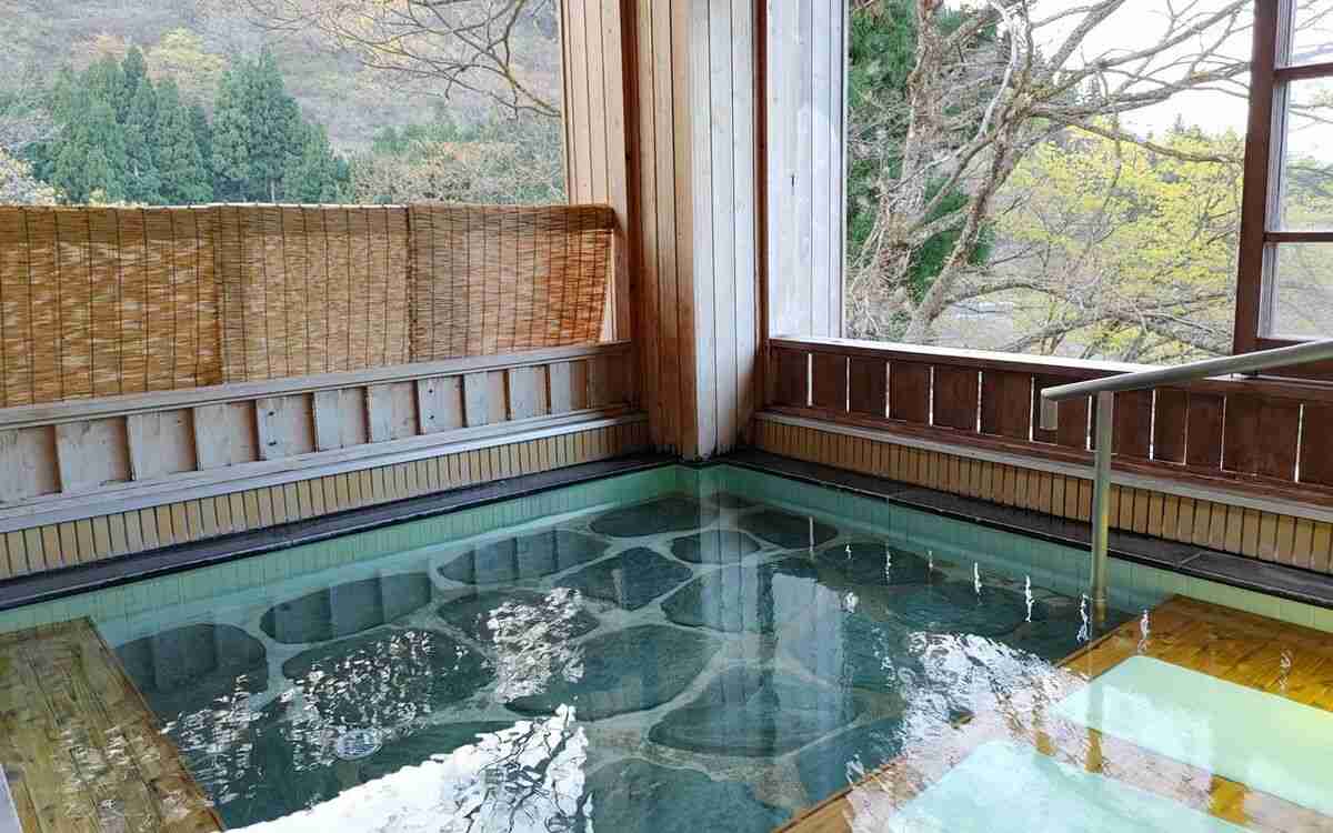 「板長を呼べ、謝らせろ！」と激怒するクレーマーには…温泉旅館の女将が明かす“ヤバい客の撃退法” | 文春オンライン