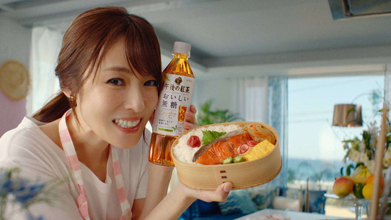 深田恭子、ビーチで美脚スラリなホットパンツ姿に絶賛の声「可愛さは別格」「もっとムチムチしててもいい」