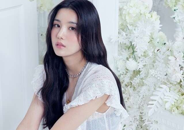 韓国でアイドル活動の宮脇咲良、印象激変の最新ショットが大反響