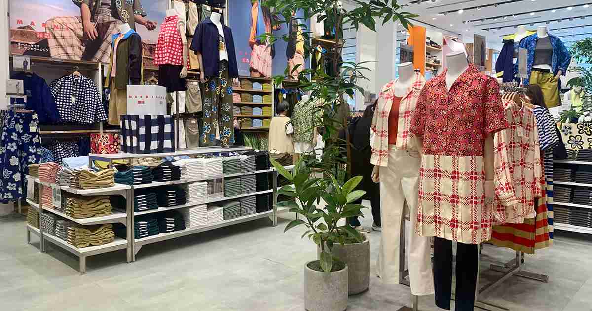 ユニクロの「マルニ」コラボ、行列先頭客は5時から並んだユーチューバー2人組 - WWDJAPAN