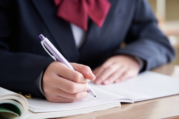 母子家庭に育ち、年収800万円になった女性「貧乏のループから抜け出すには学歴をつけてリセットするしかない」 | キャリコネニュース