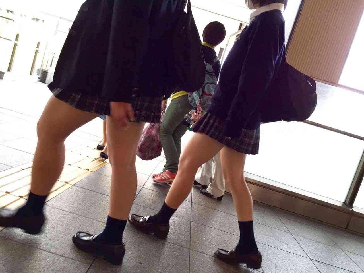 「私だってスカートをこんなに短くしたくない」大人にはわからない…女子高生が短いスカートをはく本当の理由