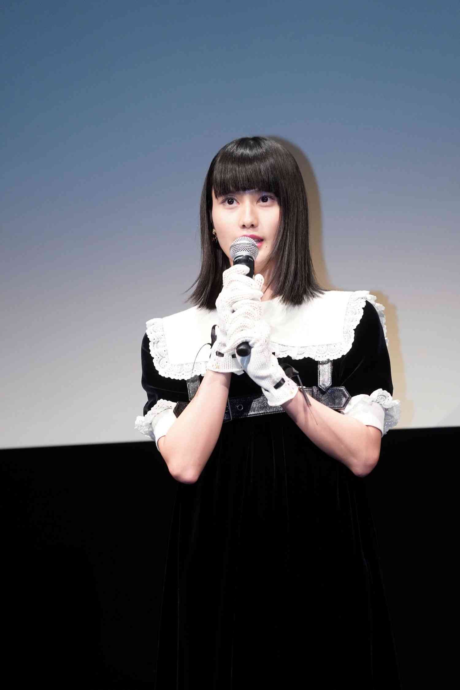 長澤まさみ「ウルトラ風真っ赤なブーツ」で放った圧倒的オーラ！