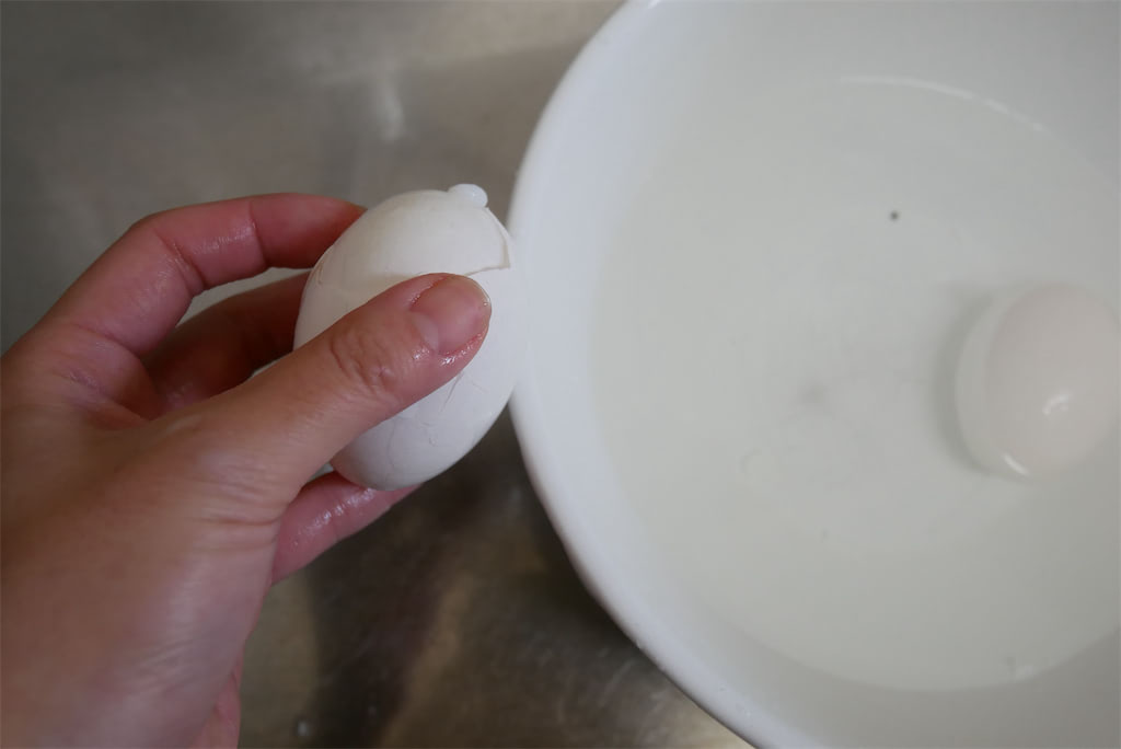 【料理の裏ワザ】ゆで卵の殻をつるんと剥く方法!いろんな噂をすべて検討して試した【最終回答】