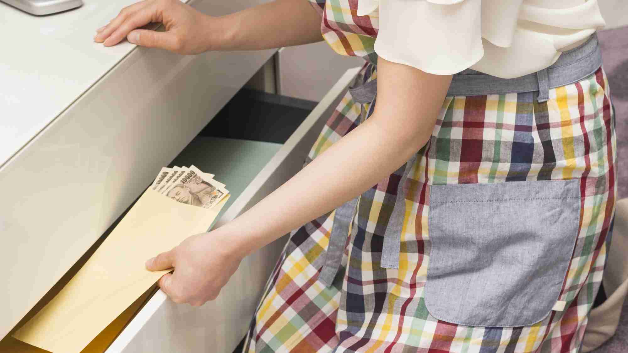 既婚男女の半数近くがしている？ 「へそくり」の実態と平均のへそくり額は？