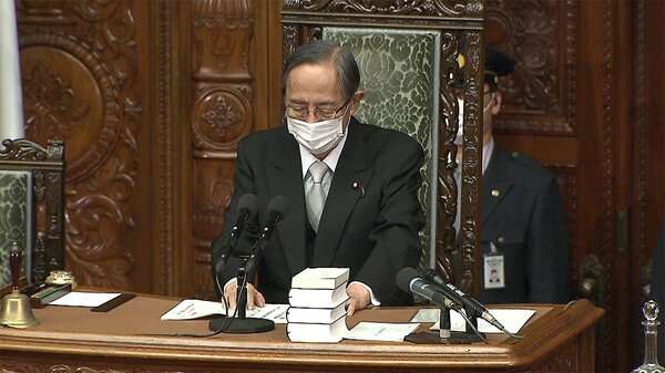 衆院議長「給料月100万円しか」議員の増員に言及 批判相次ぐ