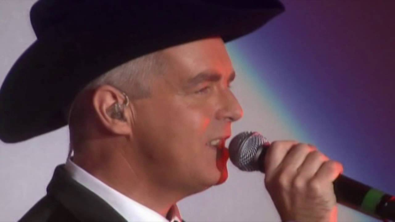 Pet Shop Boys - Where The Streets Have No Name (Live 2006) (Promo Only) - YouTube