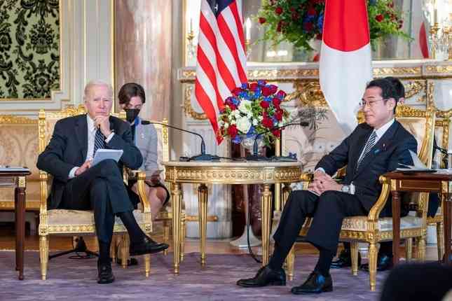 バイデン大統領、首脳会談は「ノーマスク」も陛下会見では着用　対応に差のワケ