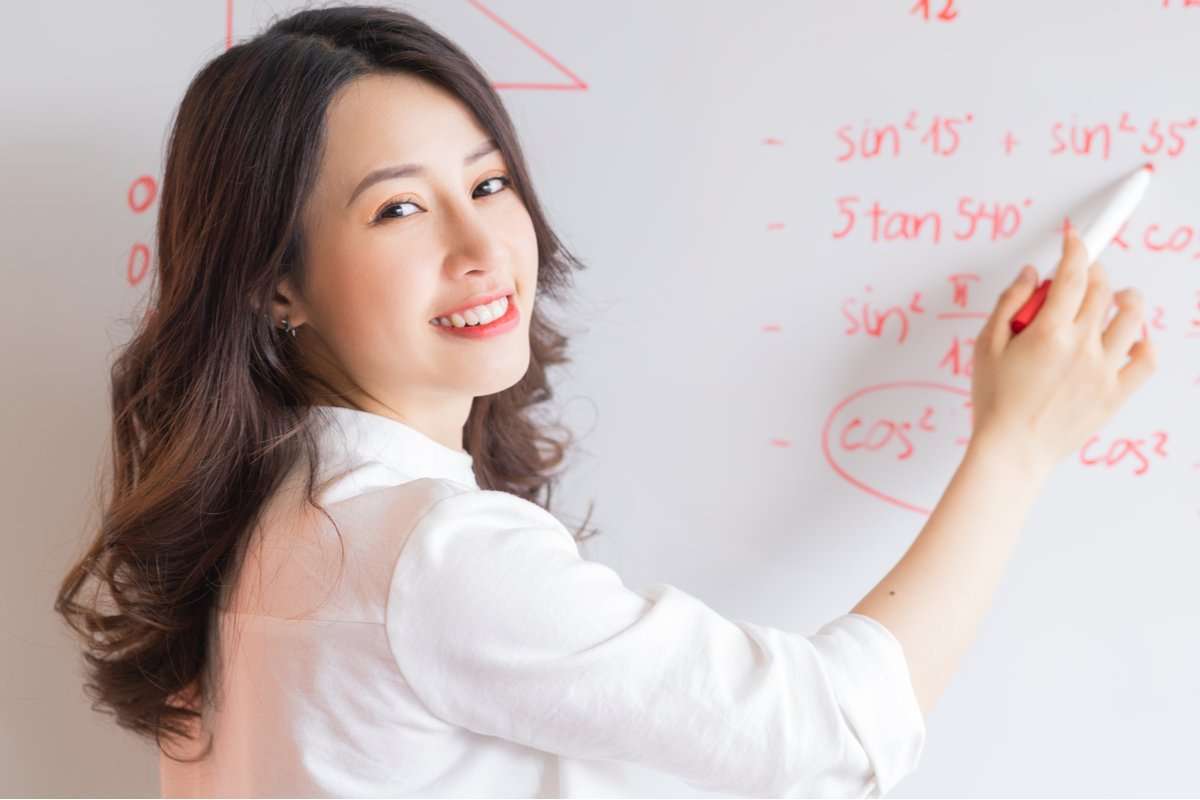 【理系と文系】年収が高いのはどっち？進路選択が将来のお金に及ぼす影響 「理系出身者と文系出身者の年収比較」からわかった事実 | LIMO | くらしとお金の経済メディア