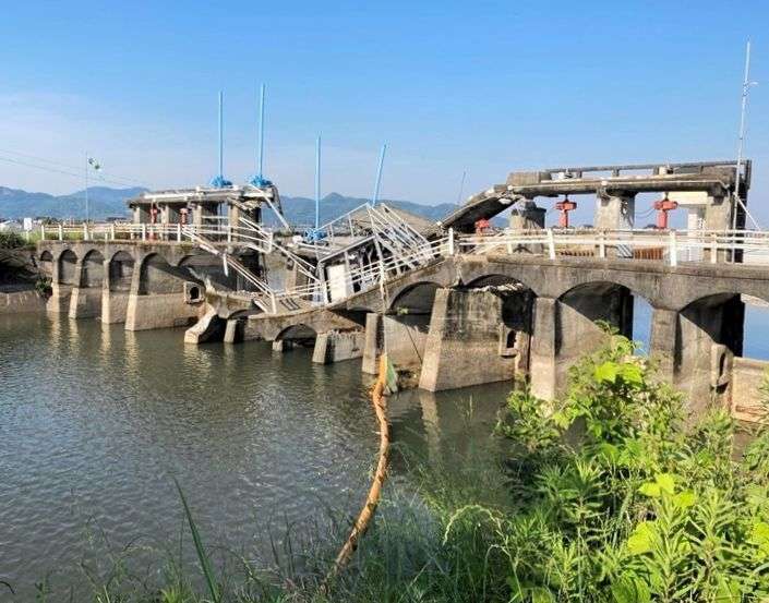 コンクリ製の農業用堰が倒壊　熊本市の天明新川、老朽化原因か　農家1600戸が取水できず（熊本日日新聞） - Yahoo!ニュース