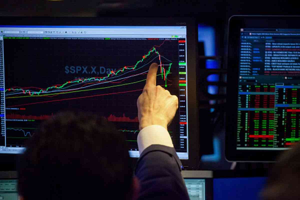 米株市場に「逃げ場なし」、業種別ＥＴＦから記録的な資金流出 - Bloomberg