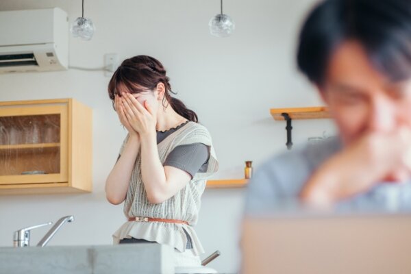 出産で里帰り中に夫が不倫「旦那をATＭだと思い一緒にいます。会話も出かける事もありません」 | キャリコネニュース