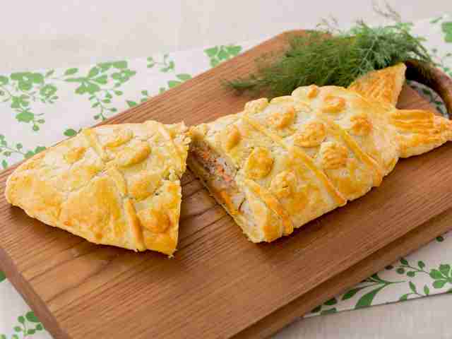 クリビアカ（サーモンのパイ包み）｜レシピ｜S&B エスビー食品株式会社