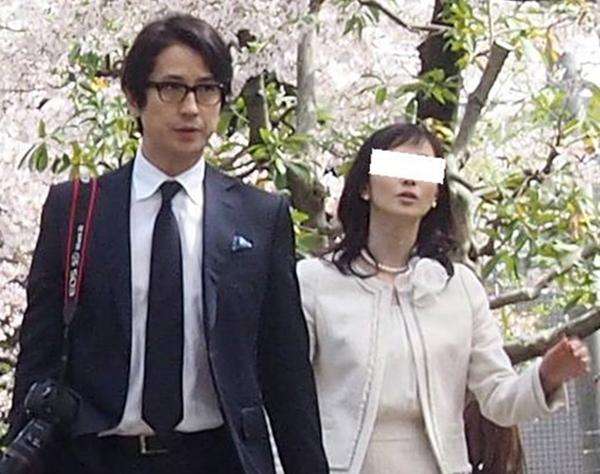 谷原章介の堅実パパ力「子どもは公立主義」「バッグは手作り」 | 女性自身