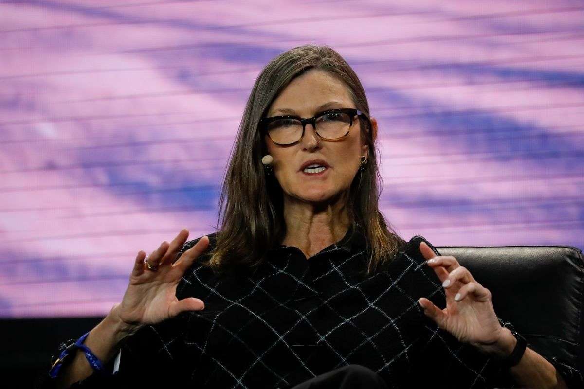 キャシー・ウッド氏の旗艦ＥＴＦ、４月に26％下落－月間で過去最悪へ - Bloomberg