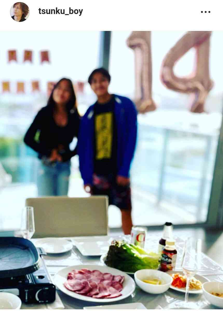 つんく♂、双子の長男＆長女の２ショット公開！１４歳誕生日にケーキ手作り「父ちゃん泣けてくるぜ！」（スポーツ報知） - Yahoo!ニュース