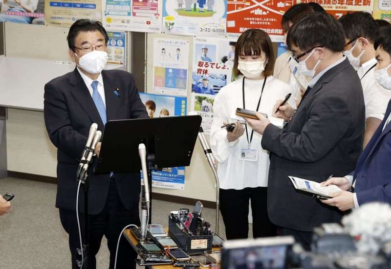 マスク、屋外ではほぼ不要と政府が決めても「結局外せない」？ もうすぐ夏、今年はどうする