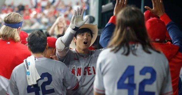 「ショウヘイ、キュンデス！」米国実況アナが若者言葉で大谷翔平を称えた“真相”…次は「オオタニ、マジカ？」か「デンドーイリ！」かも!? - MLB - Number Web - ナンバー