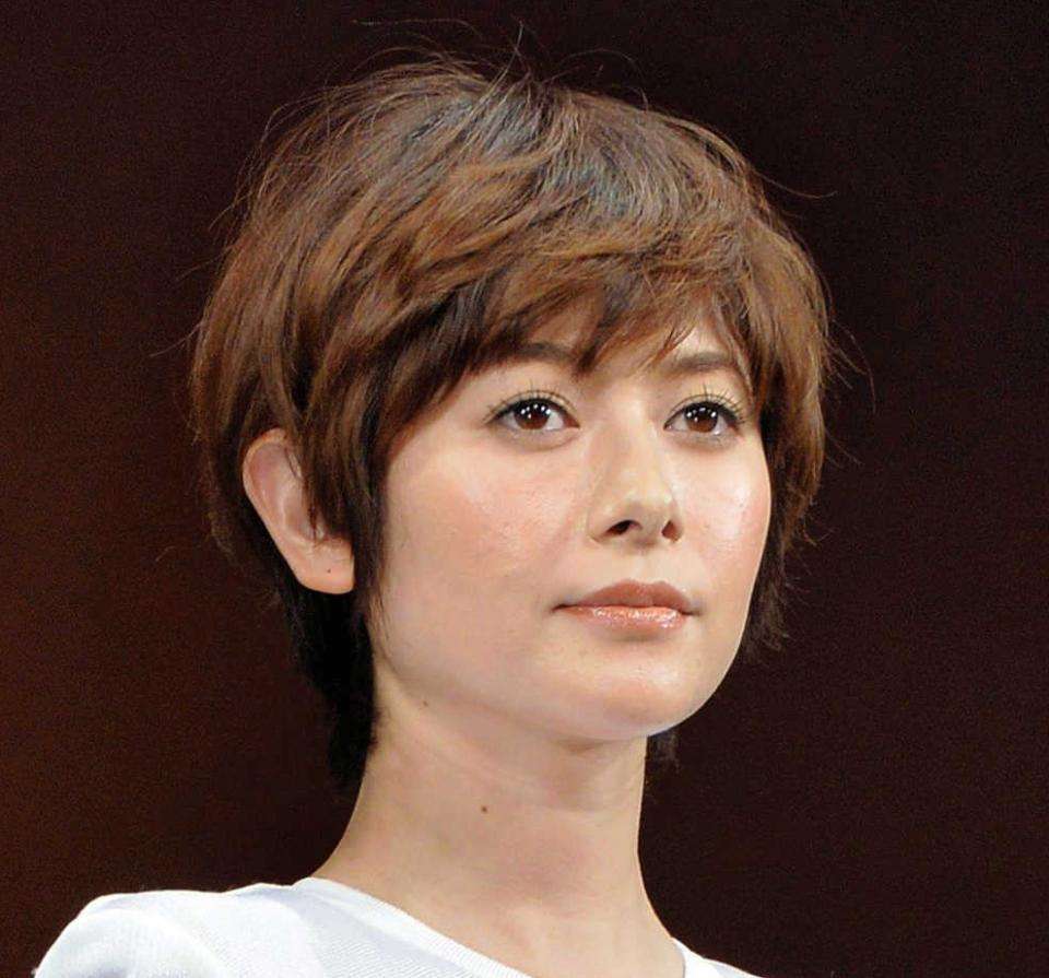 真木よう子　HP開設でファン歓喜「美しい」　4カ国語対応、花魁姿でお出迎え