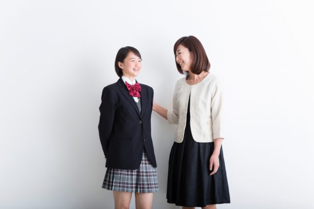 公立高校の制服代と教科書代、新1年生の親はこの春いくら支払った？ | ファイナンシャルフィールド
