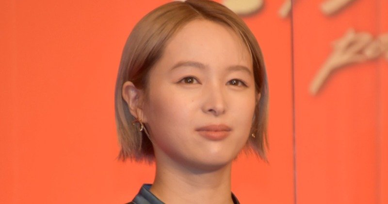清野菜名、第1子誕生＆事務所移籍後初公の場でド派手な金髪　『キングダム2』は「カッコよさで泣いちゃった」 | ORICON NEWS