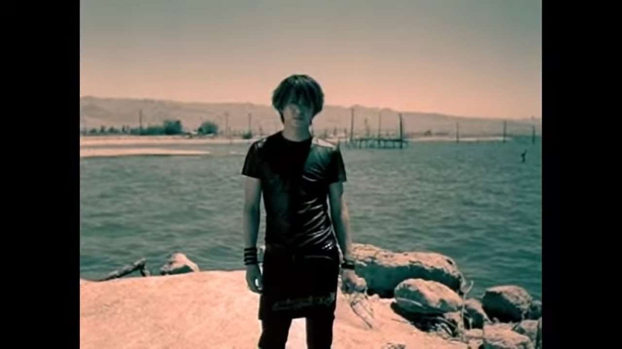 GLAY / とまどい - YouTube