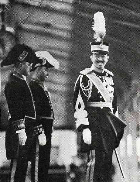 横目する人、すること