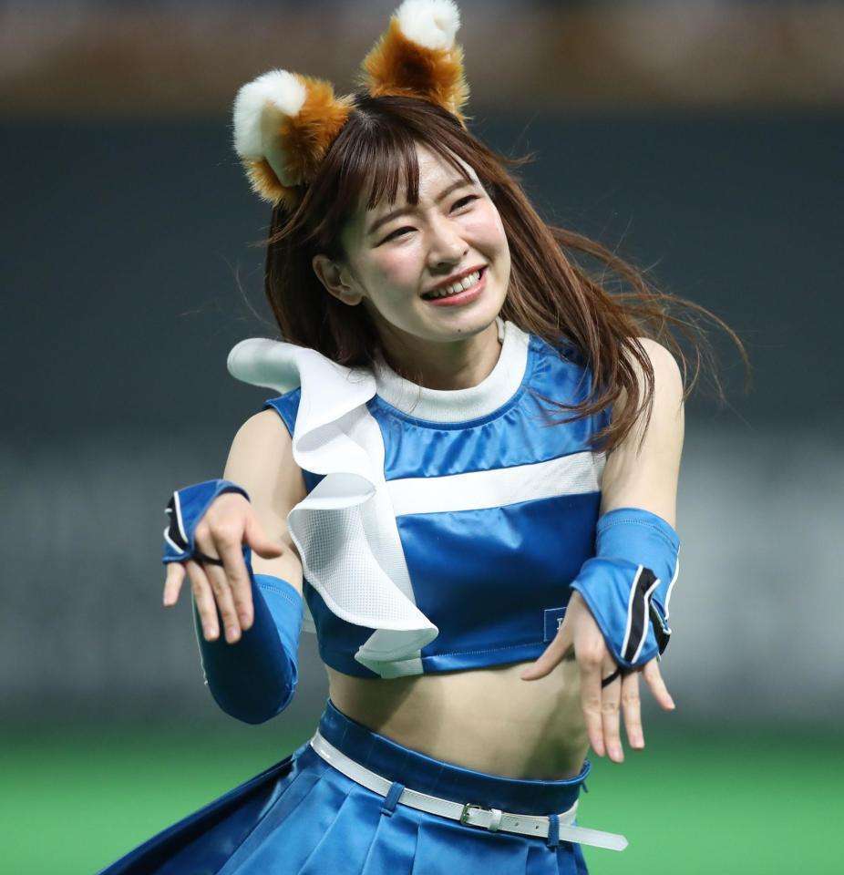 ファイターズガールが踊る「きつねダンス」球団公式動画が100万回再生突破
