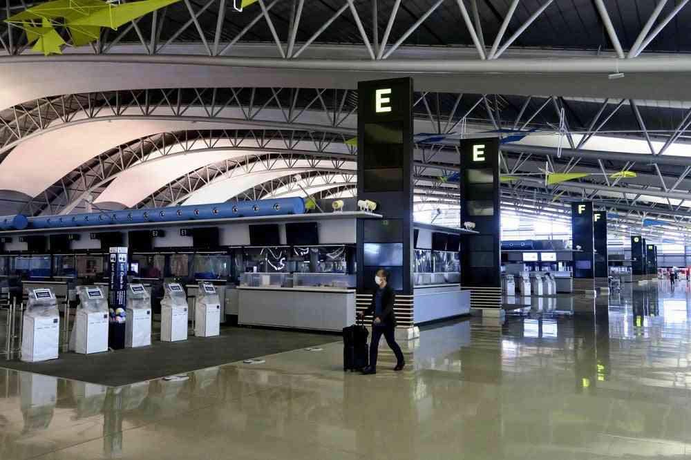 関西空港の従業員、コロナ禍前より5千人超の減少…特に目立つ若手の非正規社員