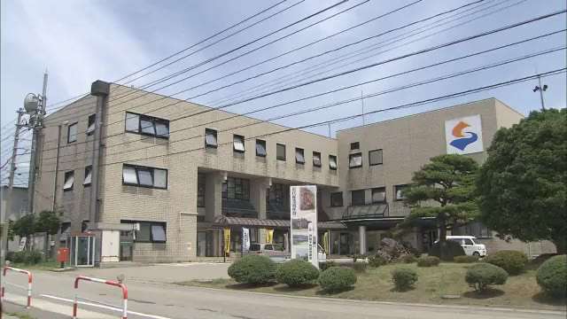 狂犬病の予防接種で誤って飼い主に注射針「接種部位に痛みが…」犬抱きかかえ接種の際に刺さる【佐渡市】