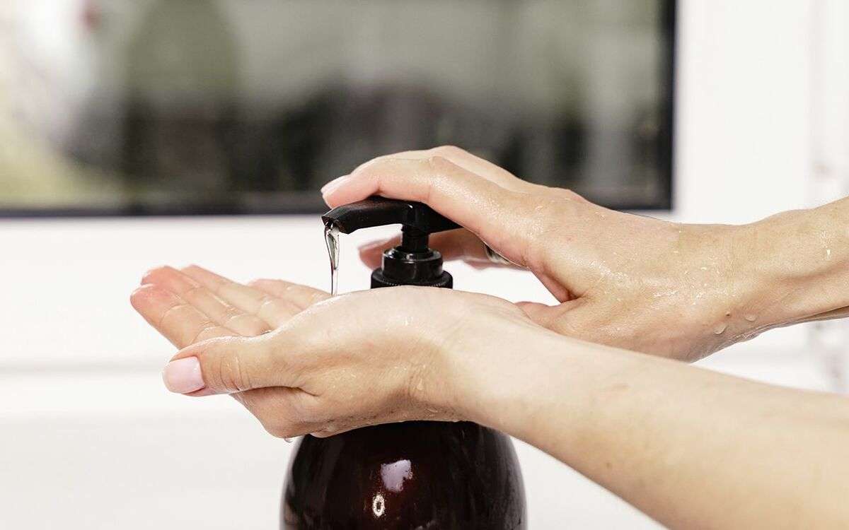 シャンプーは何プッシュが適正か？　シャンプーが泡立たないときに「やってはいけないこと」 | 文春オンライン